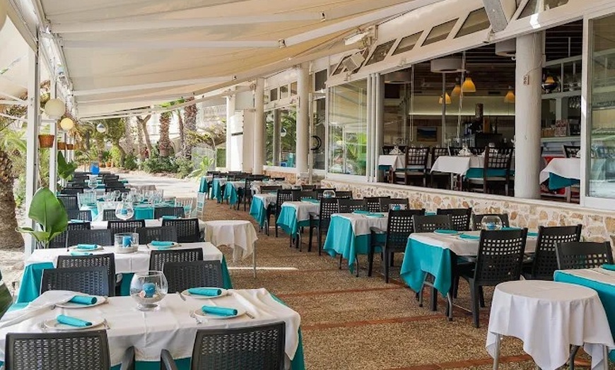 Image 5: Menu de caldero con entrantes, principales, postres y bebidas