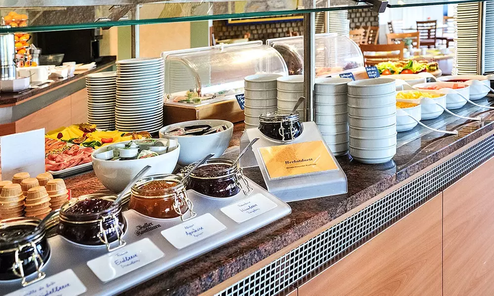 Frühstücksbuffet inkl. 1 Glas Sekt für 2 oder 4 Personen