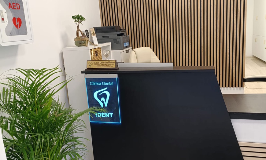 Image 4: Protege tu sonrisa con una férula de descarga semirrígida o Michigan