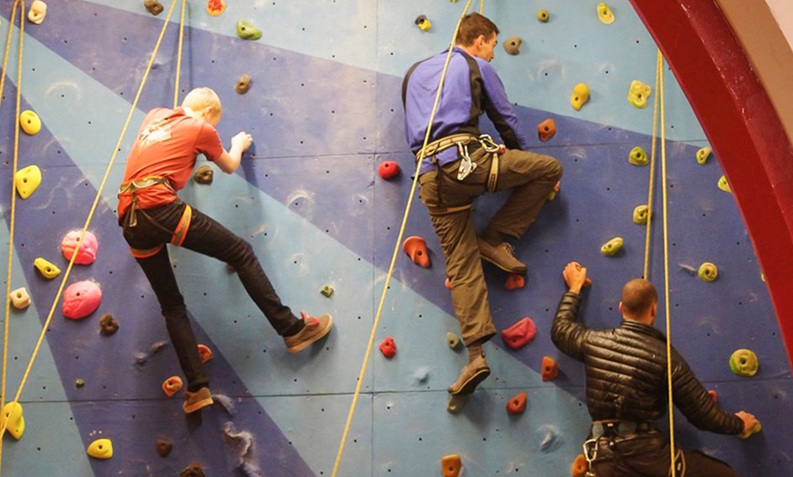 Image 2: Climbing Taster Session With Cake