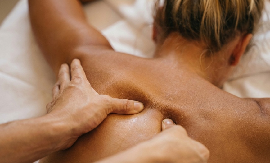 Image 2: Soin du corps et lâcher-prise : massage sur mesure