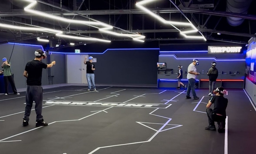 Image 1: Action, Teamwork und Bewegung pur: 60 Min. VR Arena für 4-10 Personen