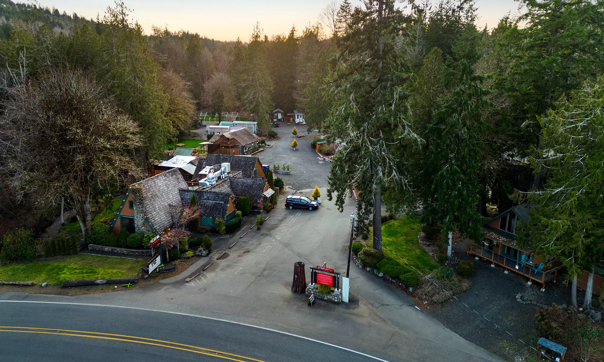 Cozy Waterfront Cottages with Private Hot Tubs on Hood Canal