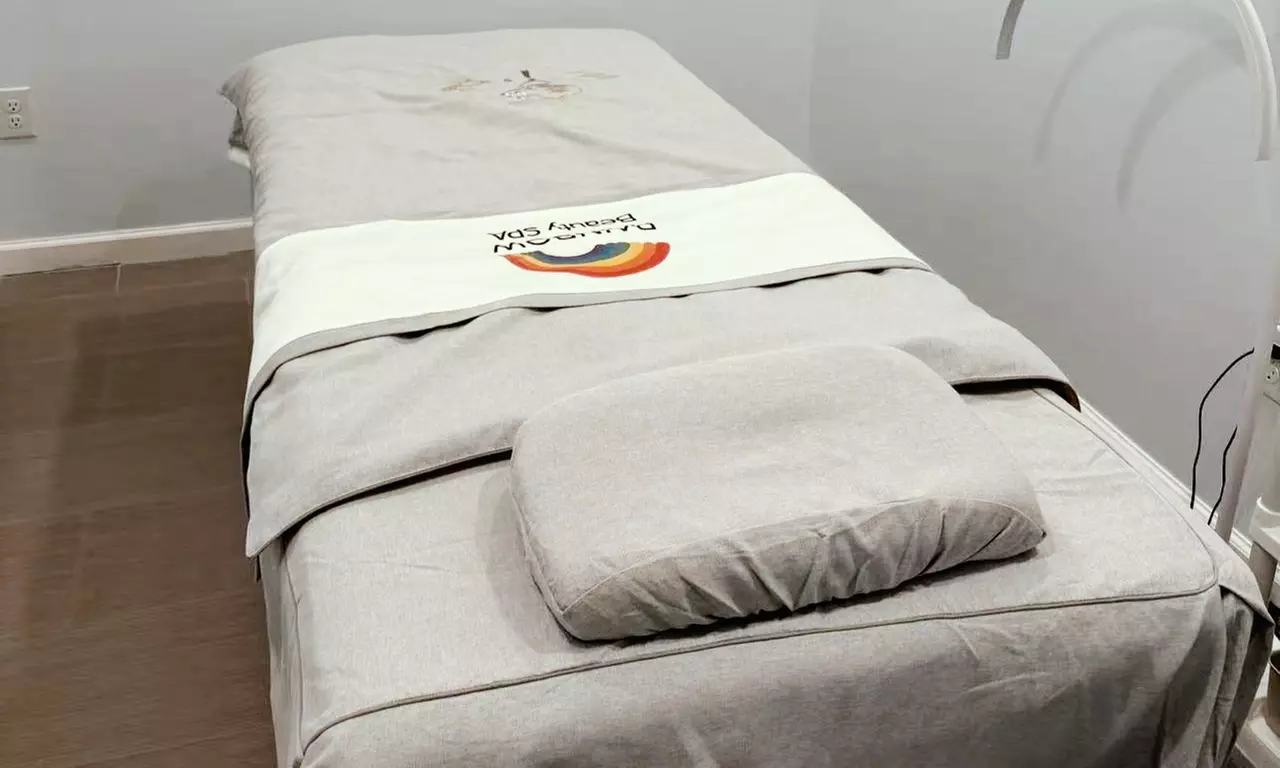 Melt Stress Away: Targeted Back & Foot Relief with Hot Stone Warmth