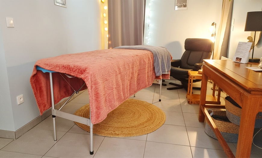Image 2: 1 ou 3 séances de massages du visage Kobido ou 1 massage personnalisé