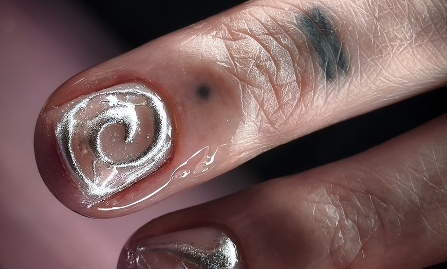 Image 9: Manicura, pedicura o manipedi con esmaltado normal o semipermanente