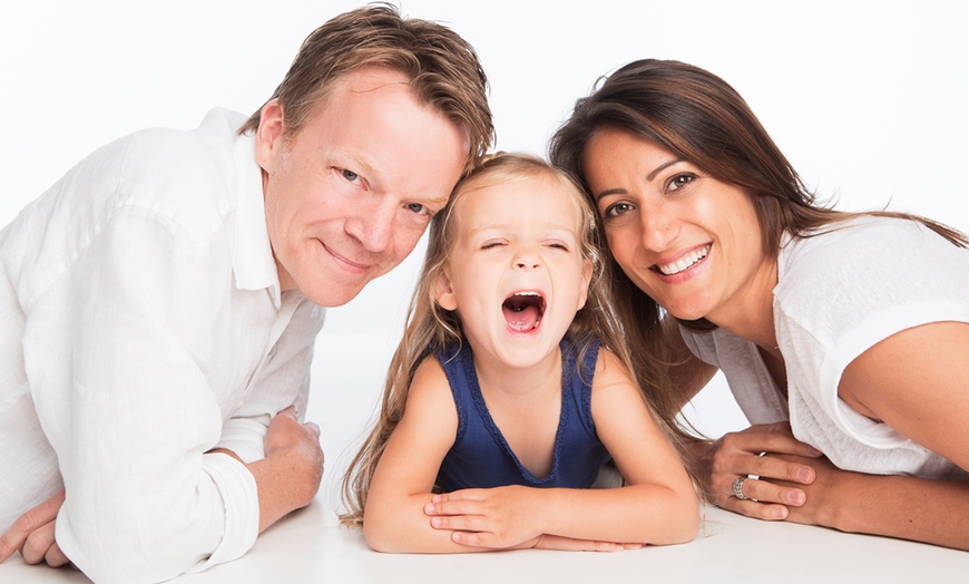 Image 3: Family Photoshoot with Framed Print