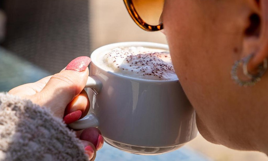 Image 9: Felbridge: Double Standard with Breakfast