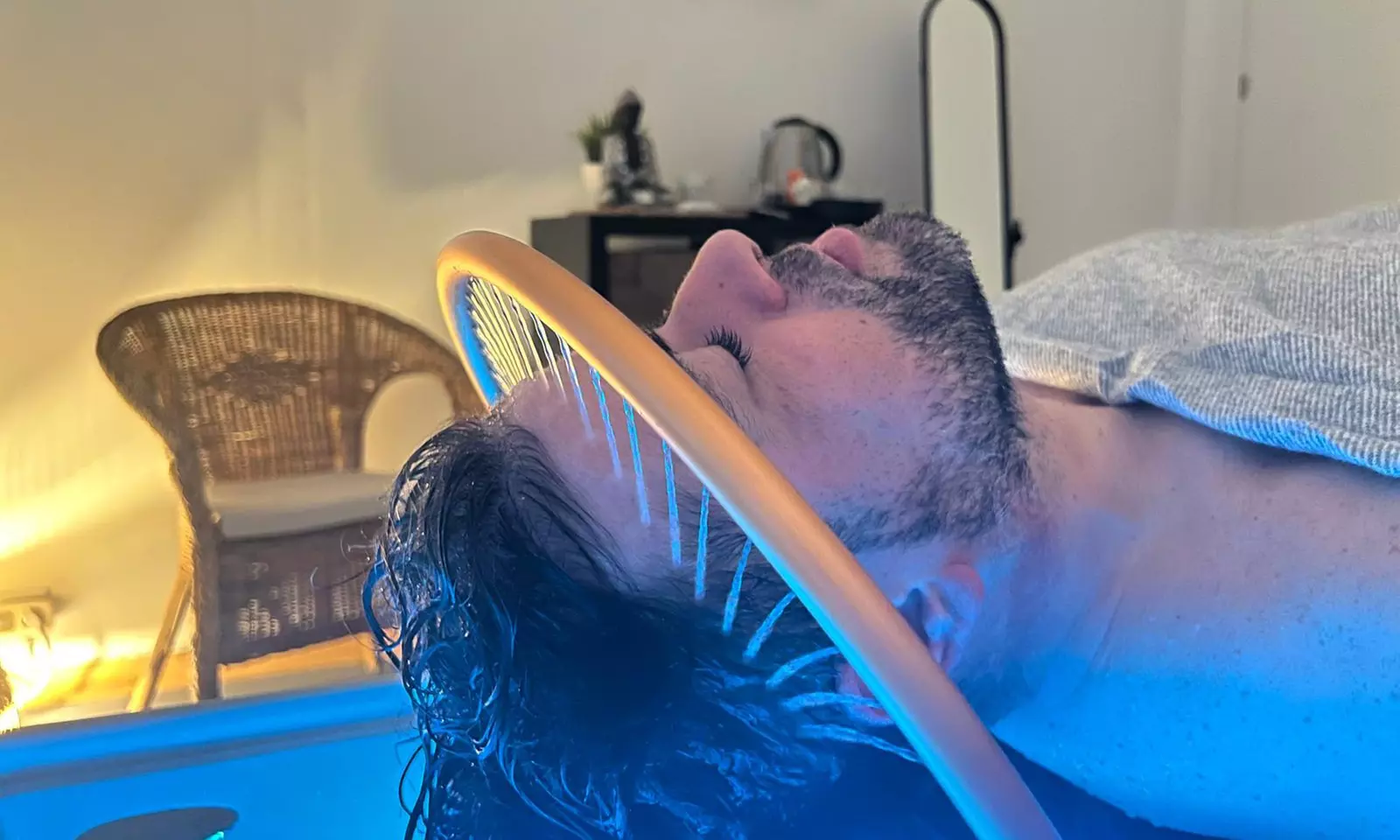 Head spa japonés en pareja con masaje de busto, chocolate y té