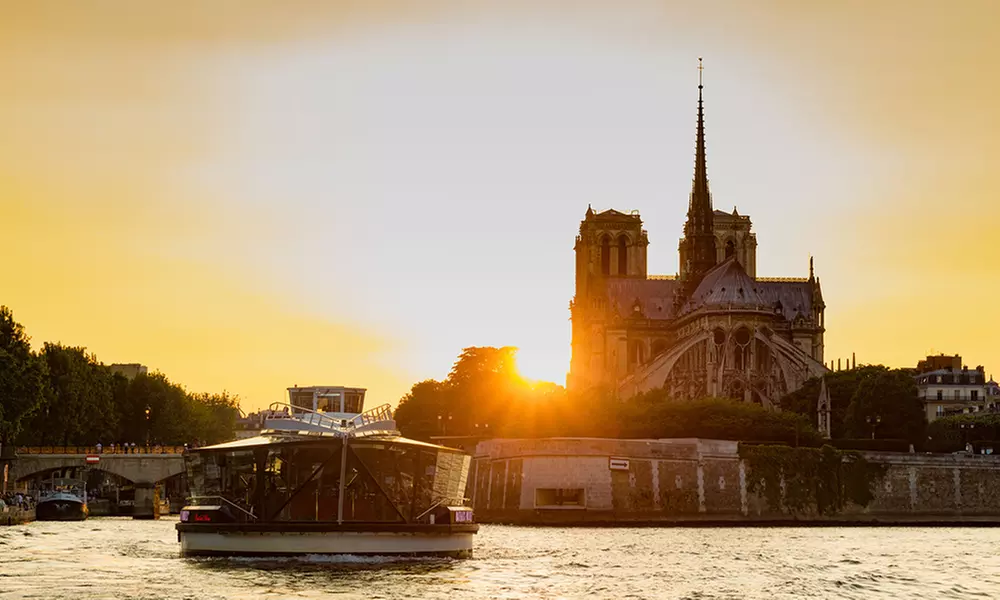 Déjeuner ou dîner croisière avec Bateaux Mouches