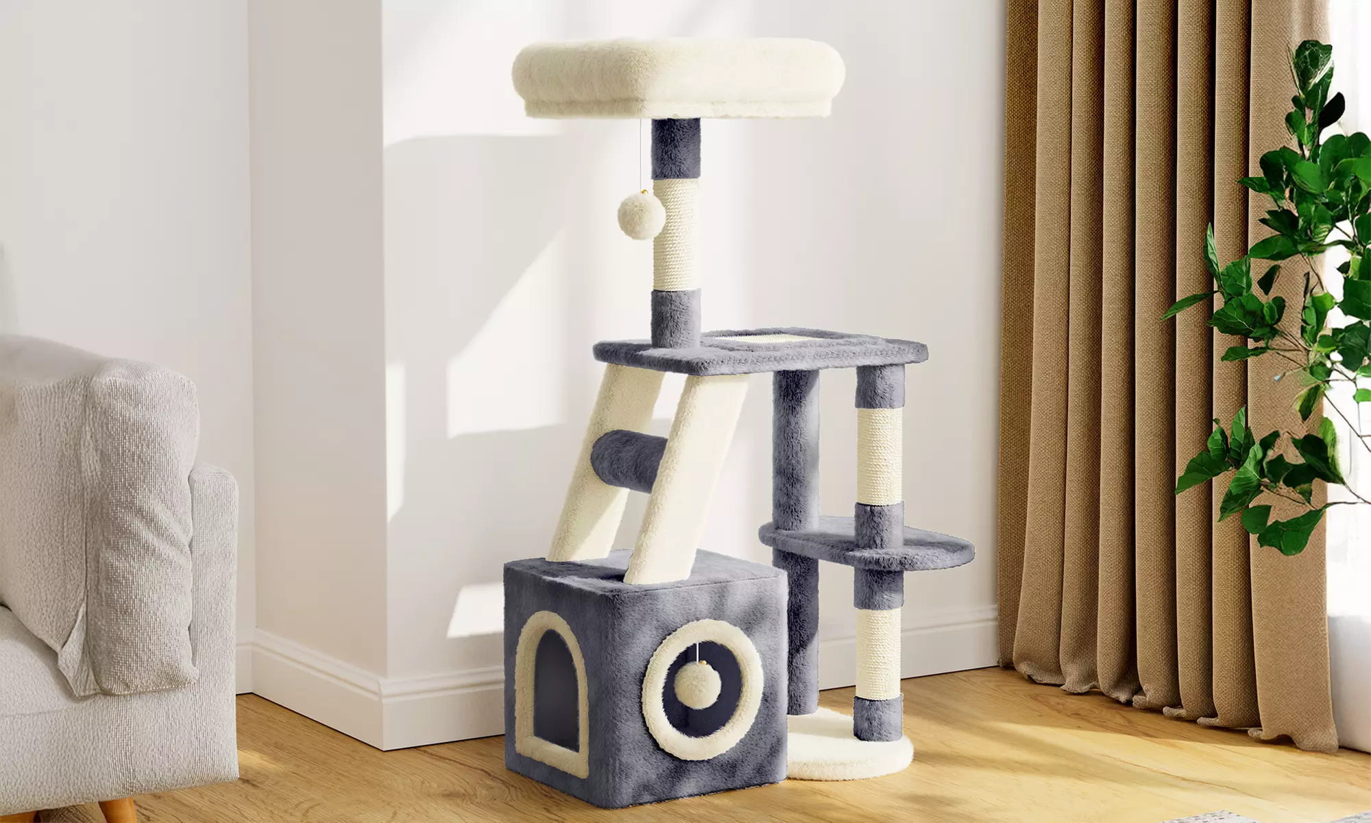 Meerlaagse grijze kattenboom