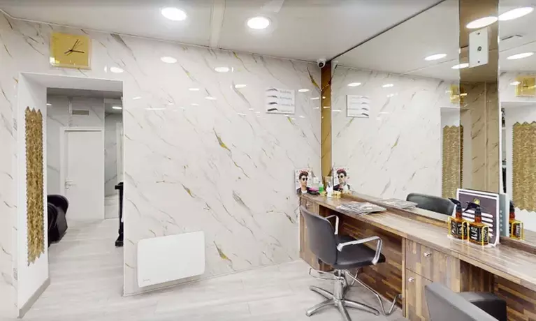 Formule shampoing, coupe, brushing avec couleur et balayage en option