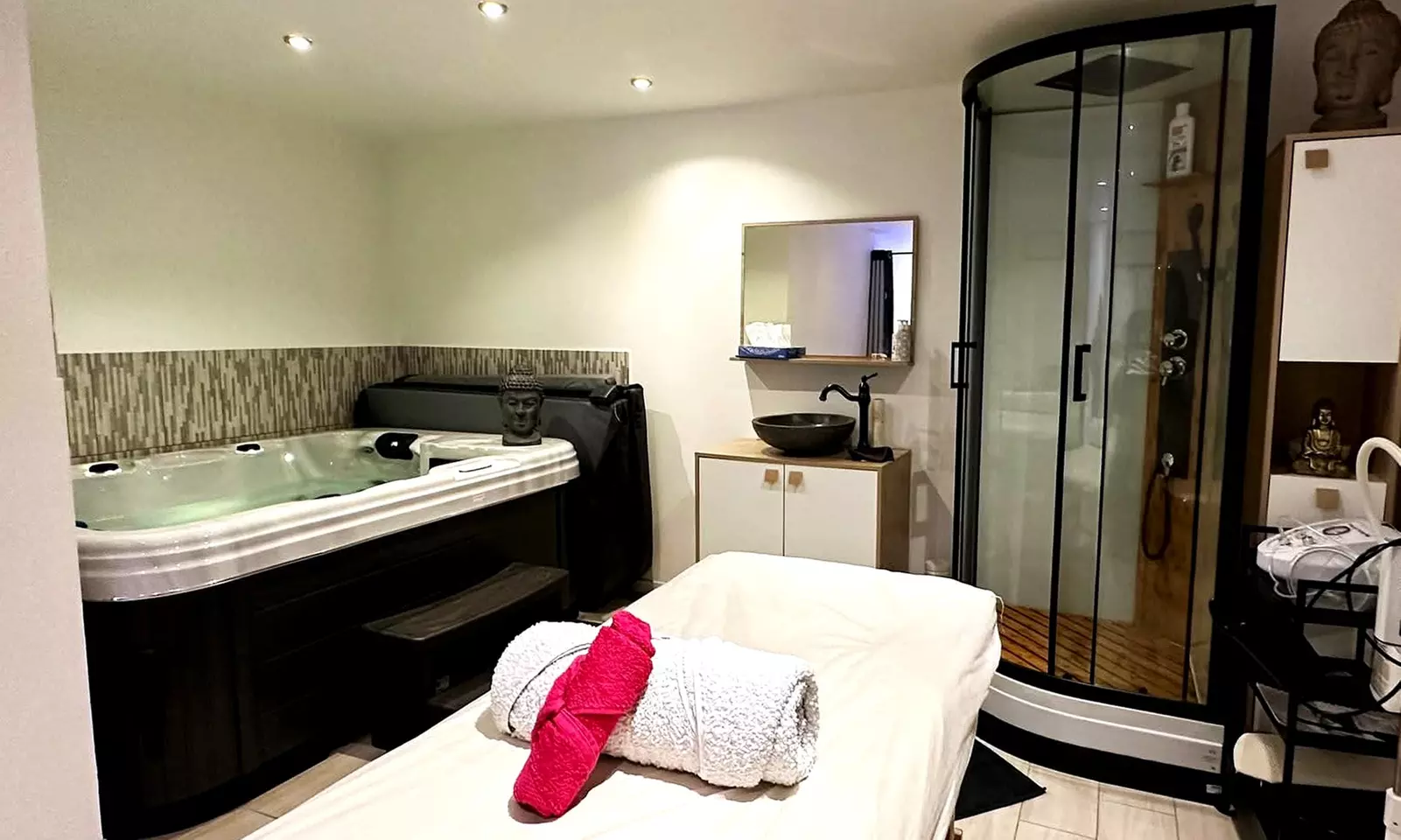 Bain à remous, Head Spa et soin visage à l'Institut SPA Douc'Heure