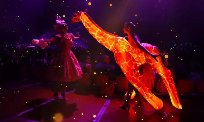 El Circo de la Luz: magia, láseres y acrobacias para toda la familia