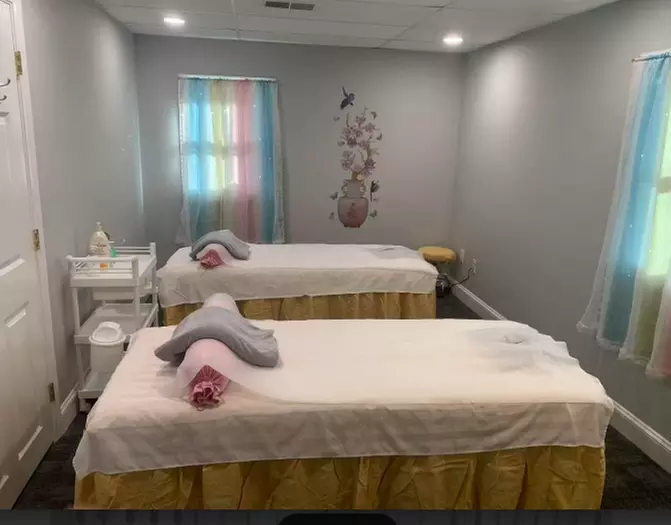 1 or 2 30-Min Signature Bodywork Sessions & Hot Stones/ Couples Option