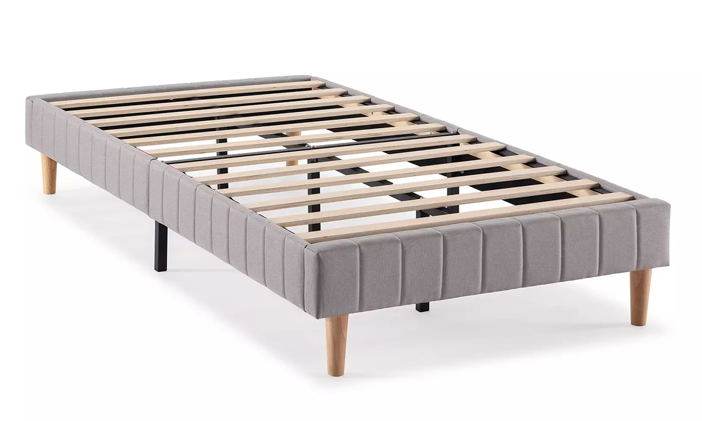 Gepolstertes Bettgestell „Eris“ mit Lattenrost