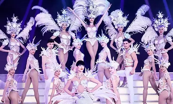 Plongez dans le glamour et la féerie au Paradis Latin