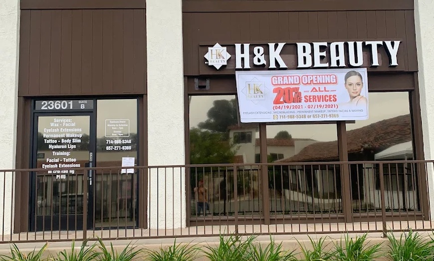 Image 4: Luxury Head Spa & Scalp Massage for Relaxation & Hair Health