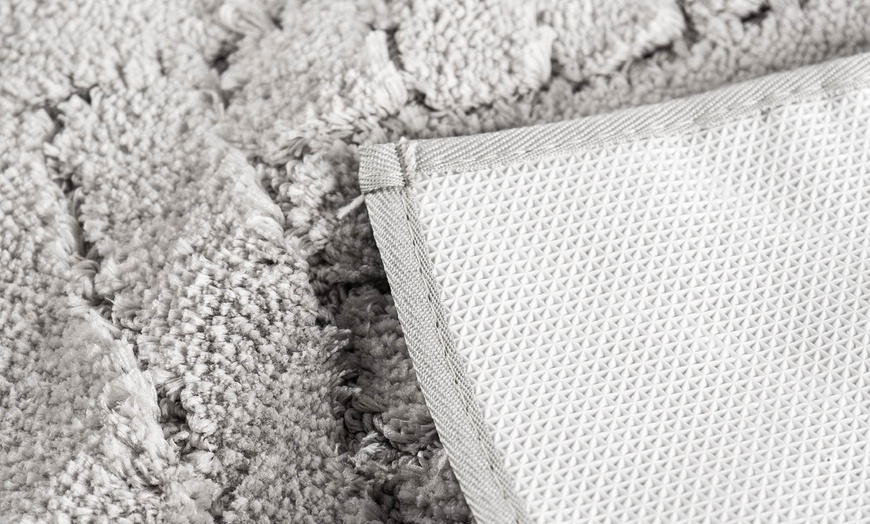 Image 4: Alfombrilla de baño con diseño tipo cruzado en relieve