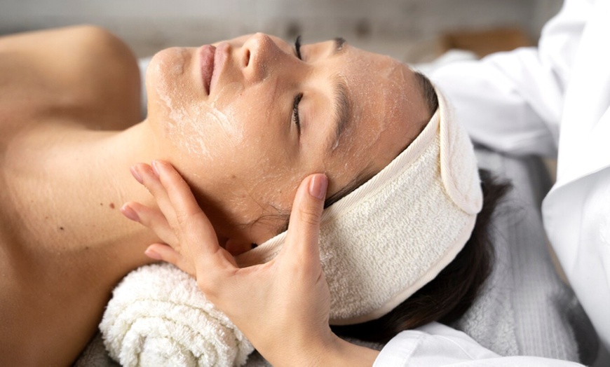 Image 3: Ritual facial y craneal con mascarilla de arcilla o vitamina C