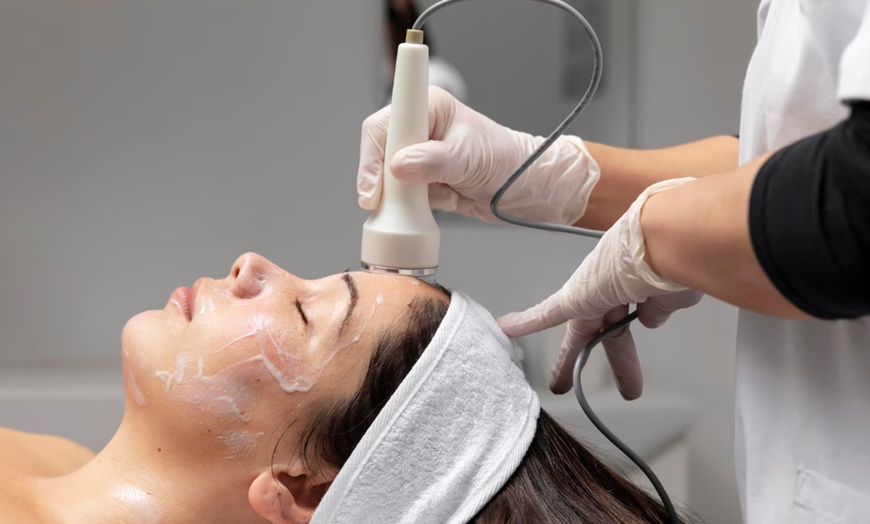 Image 1: 1 o 2 sesiones de radiofrecuencia Indiba facial o corporal a elegir