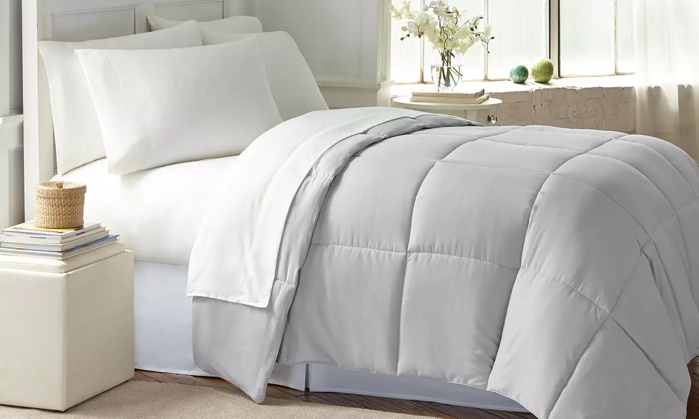 Wexley Home All-Seasons Down-Alternative Comforter - Primary Image