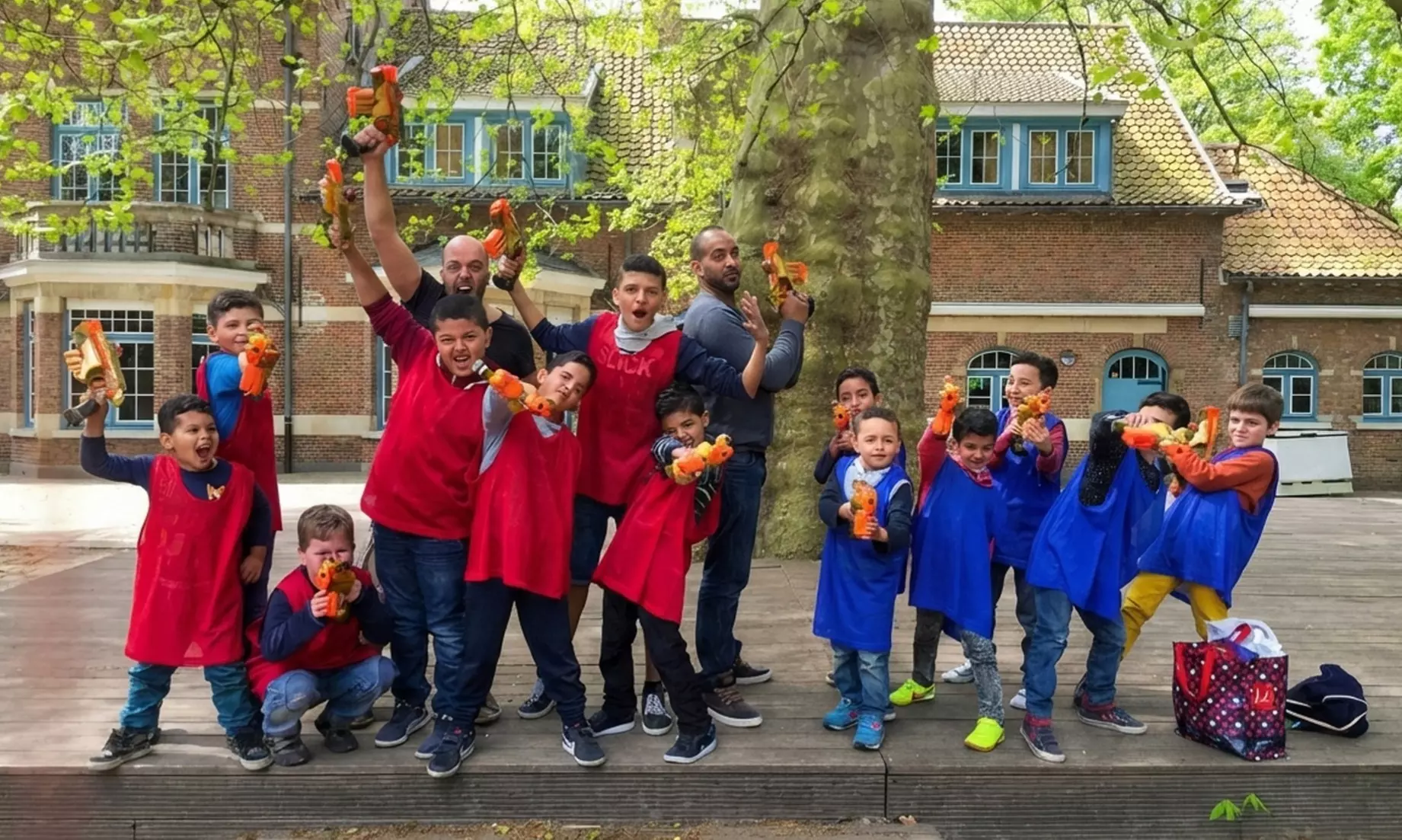 Juego de láser 8 o 16 personas con extras