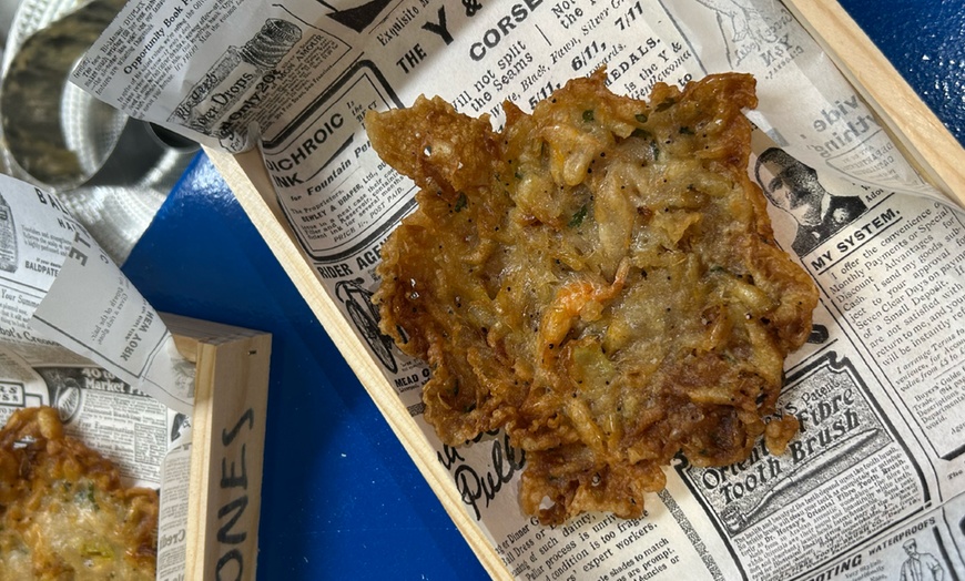 Image 6: Menú andaluz con entrantes, principales y bebidas