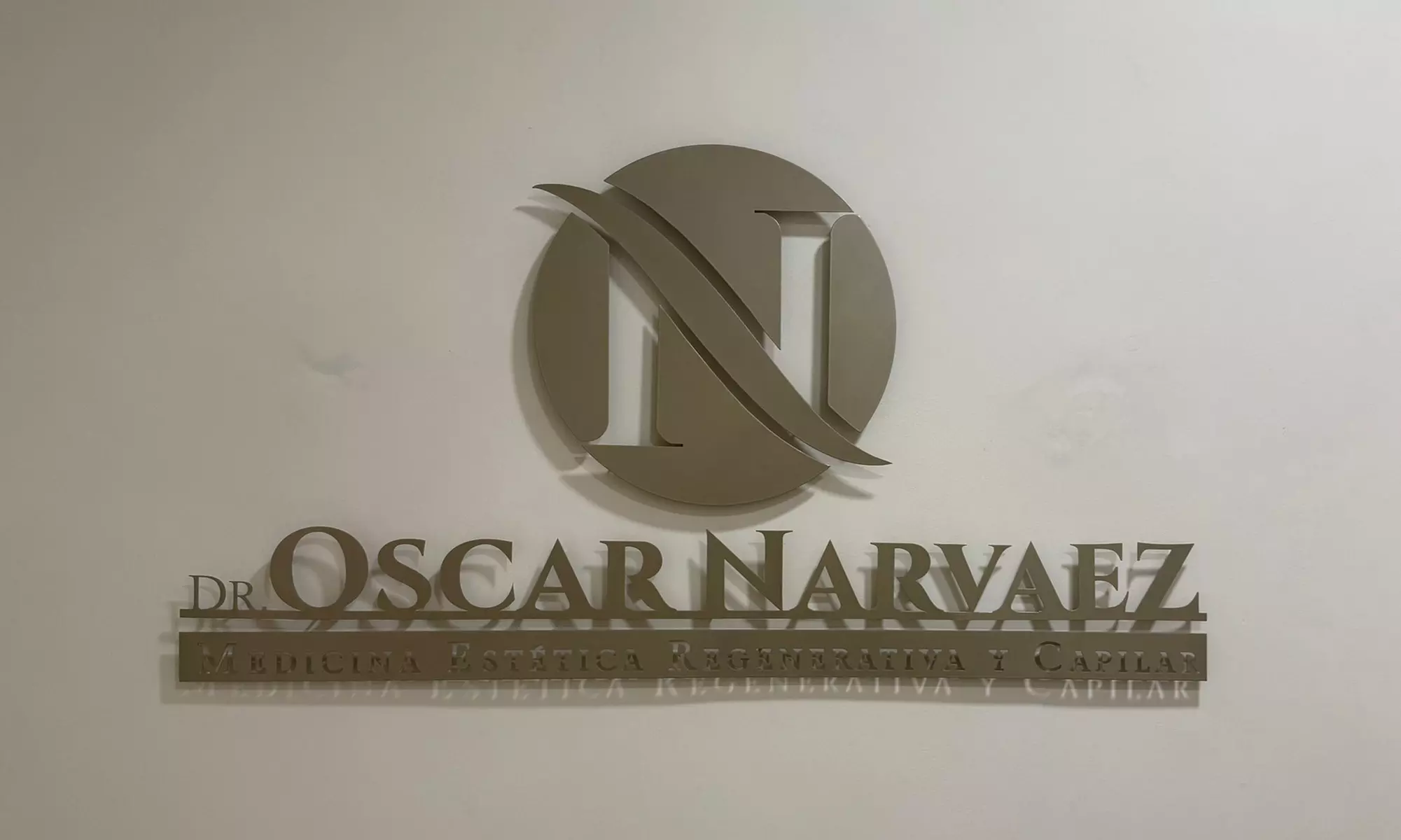 Relleno dérmico facial  reafirmante y tensor en frente o patas de gallo con 1 vial hasta 83% de descuento - Second Medium