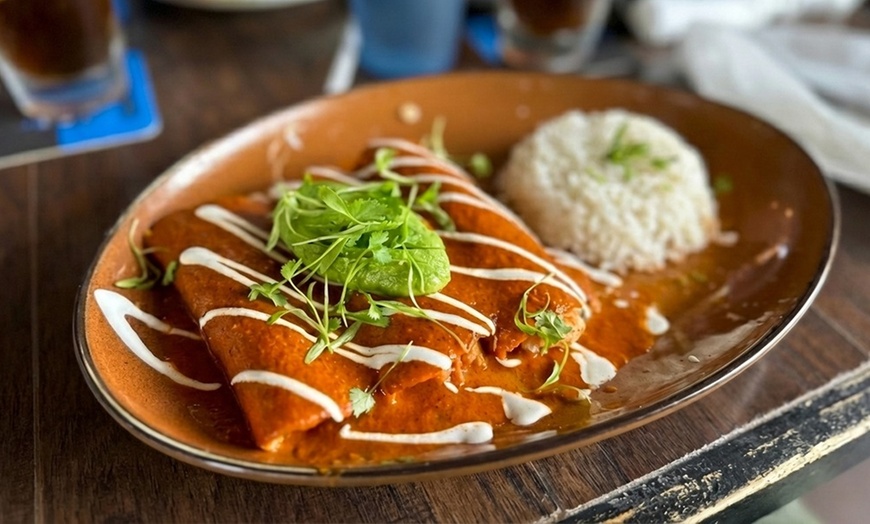 Image 10: Enjoy authentic Mexican cuisine at Que Onda Tacobar