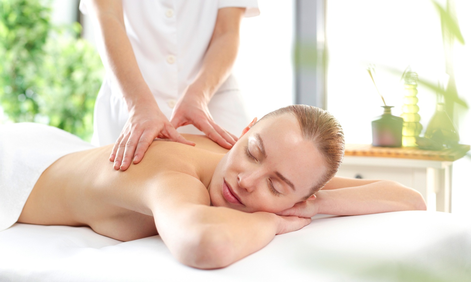 60-Min Deep Tissue/Swedish Massage+Hot Stone or 30-min w/ Optional Oil