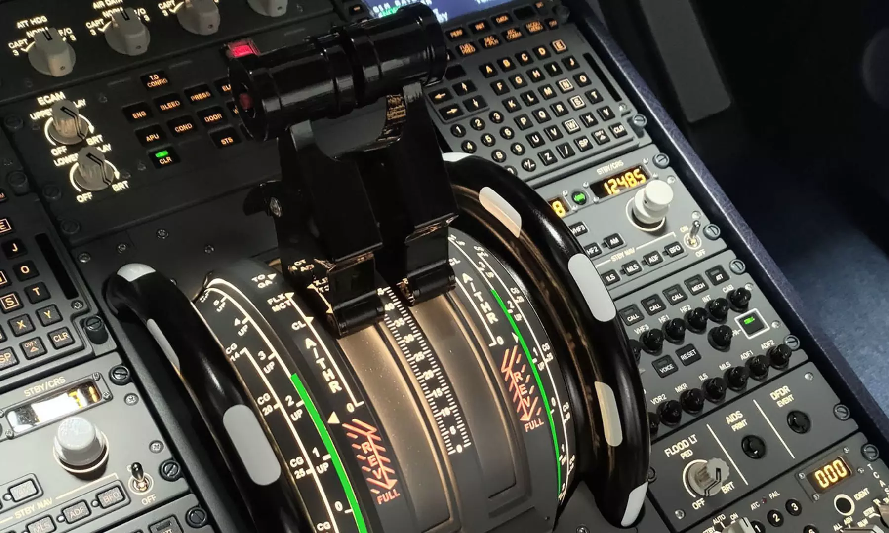 Zostań pilotem i zasiądź za sterami symulatora: Boeing 737 i inne