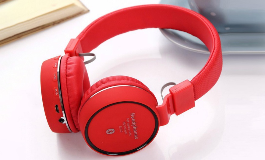 Image 5: Folding Bluetooth Headphones