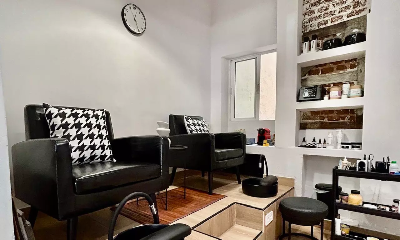 Hasta 52% de dto. en Spa/Salón de uñas - Manicura en Centro de Belleza Sátiro