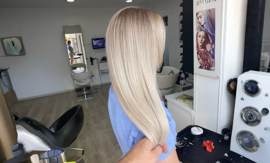 Image 9: Sesión de peluquería con lavado, corte y secado y opción a coloración