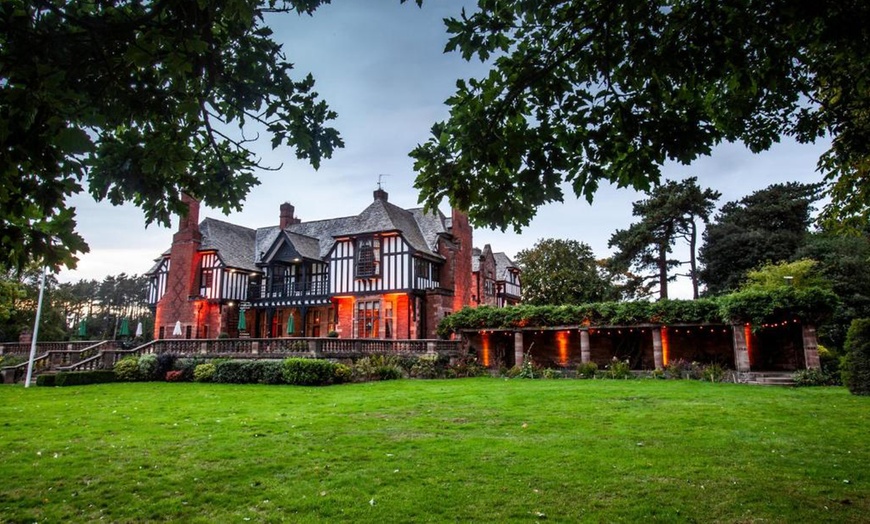 Image 2: Cheshire Countryside: 4* Stay for 2 with Breakfast & Dinner