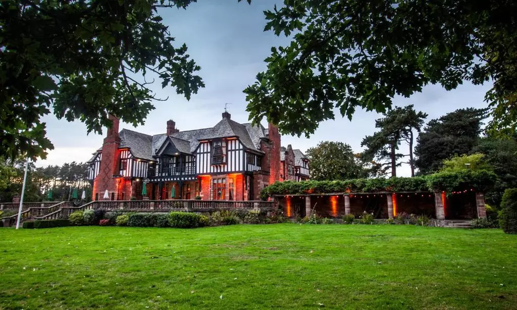 Cheshire Countryside: 4* Stay for 2 with Breakfast & Dinner