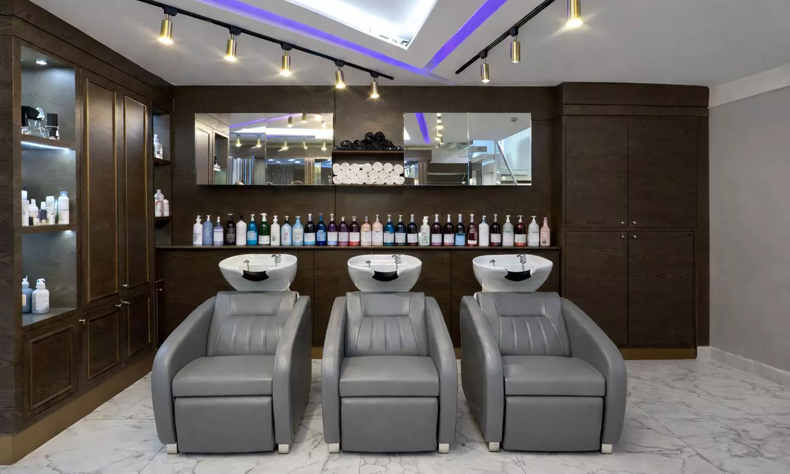 Wash, Cut & Blow Dry w/w/o Full Head Colour