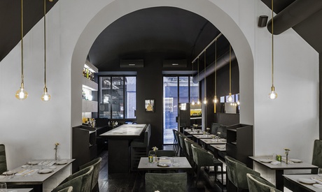 Degustazione 34 o 40 sushi rolls con vino e cocktail al Kukai Iki Restaurant (sconto fino a 60%)