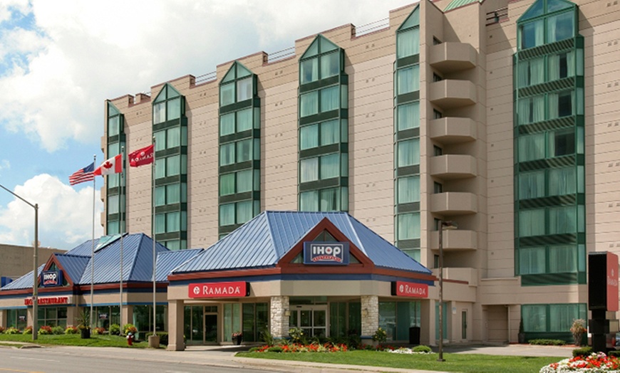 Image 2: Ramada Niagara Falls Getaway