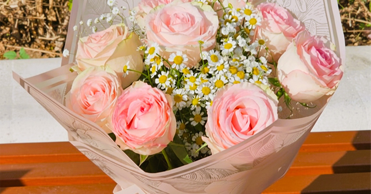 Stunning Choice Of 12,18, 24, 50 Or 100 Rose Bouquets In Your Favorite Color Stunning Choice Of 12,18, 24, 50 Or 100 Rose Bouquets In Your Favorite Color