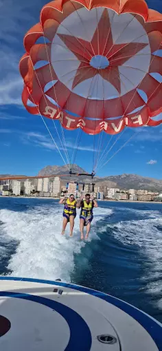 Vuelo en parasailing para hasta 3 personas