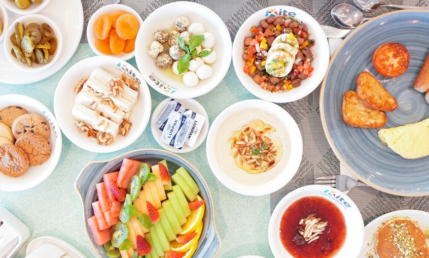 Image 2: Breakfast Buffet w/ Pool & Beach Access: One Child & up to 4 Adults