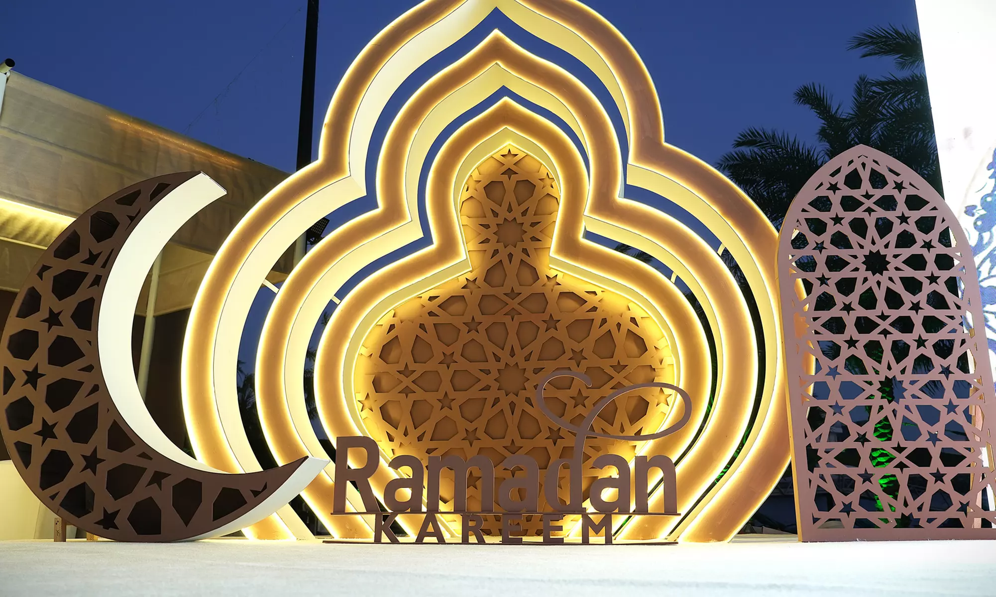 Ramadan Tent iftar buffet with Ramadan drinks For a Child or Adults