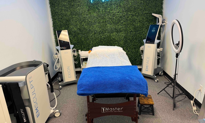 Image 4: Radio Frequency Skin Tightening Session w/ Ultrasound / Microneedling
