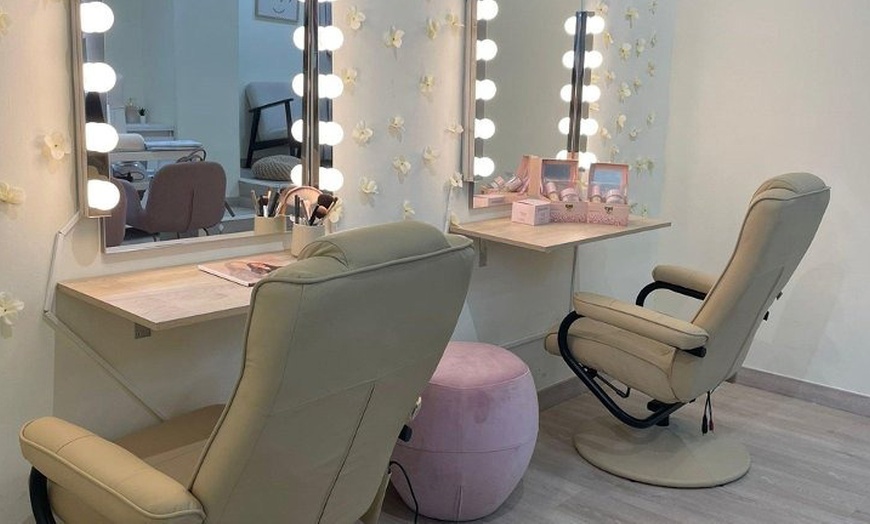 Image 8: 1 o 2 sesiones de rehidratación de labios o microlifting facial para 1