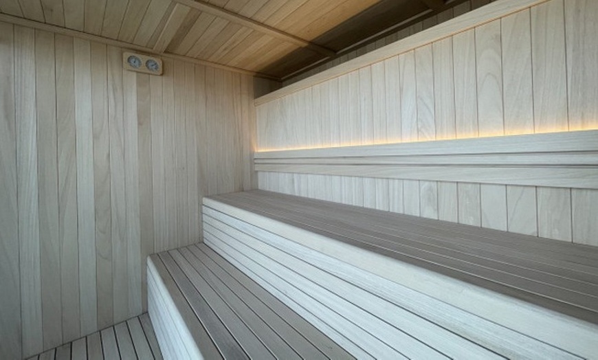 Image 5: Acceso a spa con opción a comida o cena bufé para 2 personas