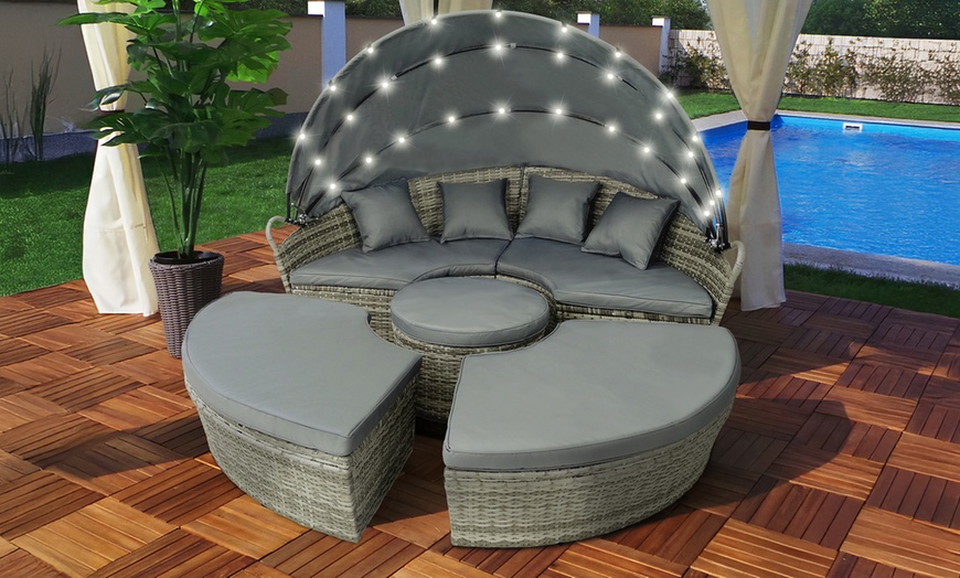 Image 1: Île de loisirs Swing & Harmonie® en poly rotin, éclairage LED solaire