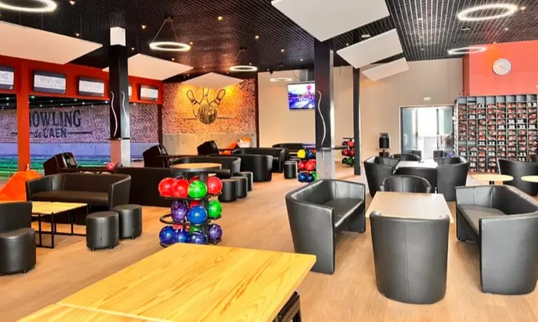 Défiez vos proches avec une partie de bowling pour 2 ou 4 personnes