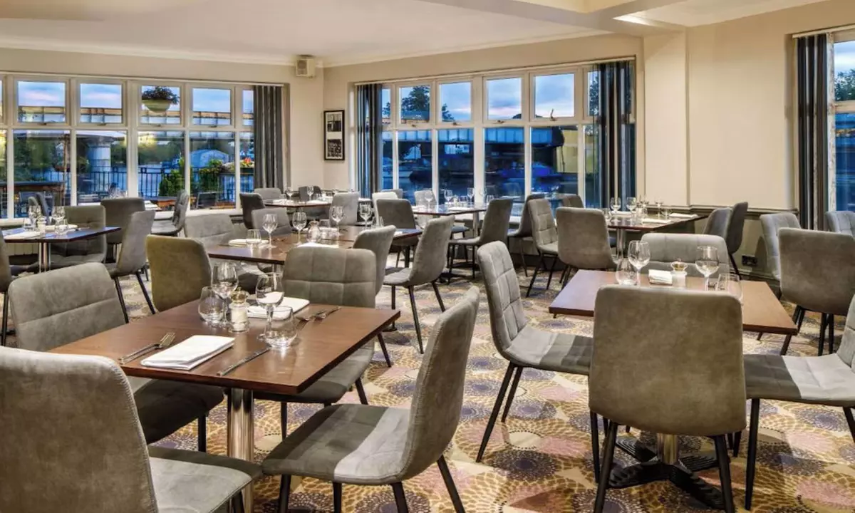 Surrey: Classic Double Room/Double River View Room for Two